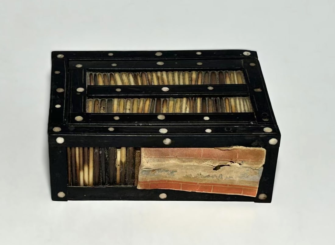 ANTIQUE ANGLO-INDIAN EBONY AND PORCUPINE QUILL BOX: Circa 1880. Late 19th-century Anglo-Indian rectangular box crafted of ebony and decorated with panels of closely arranged porcupine quills forming striped patterns. The sliding lid and sides are frame