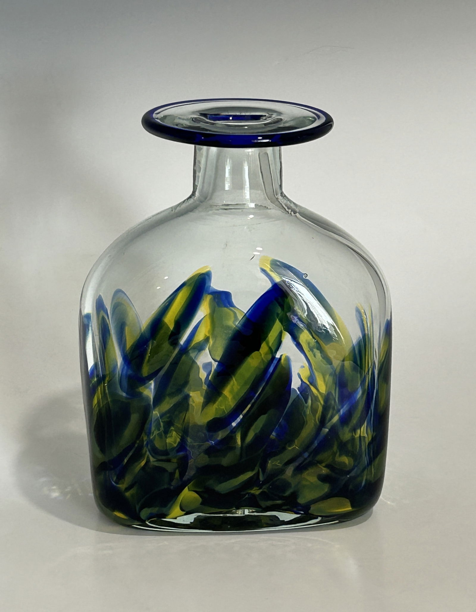 VINTAGE HANDBLOWN LITHUANIA GLASS FLOWER VASE (1 of 5)