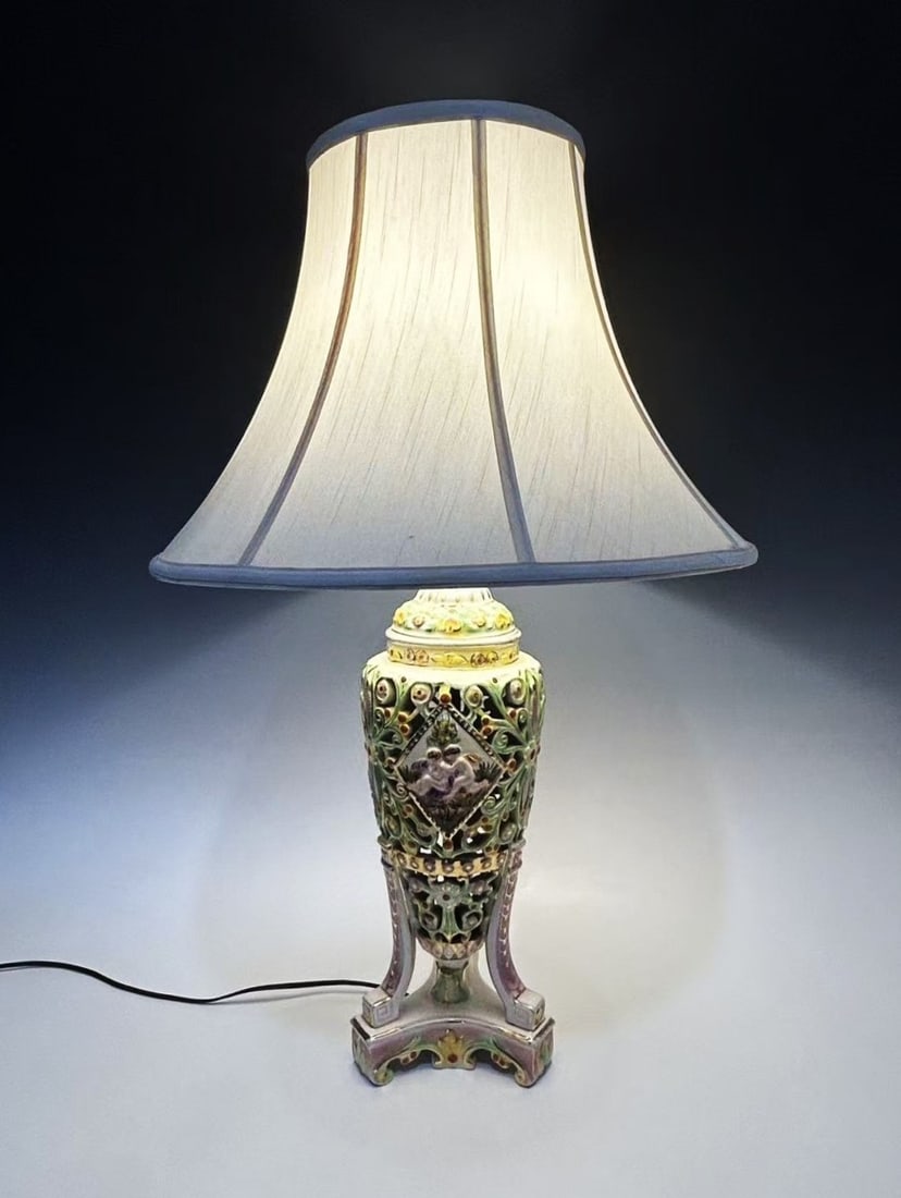 ANTIQUE ITALIAN CAPODIMONTE PORCELAIN TABLE LAMP WITH CHERUB AND FLORAL MOTIF (1 of 5)