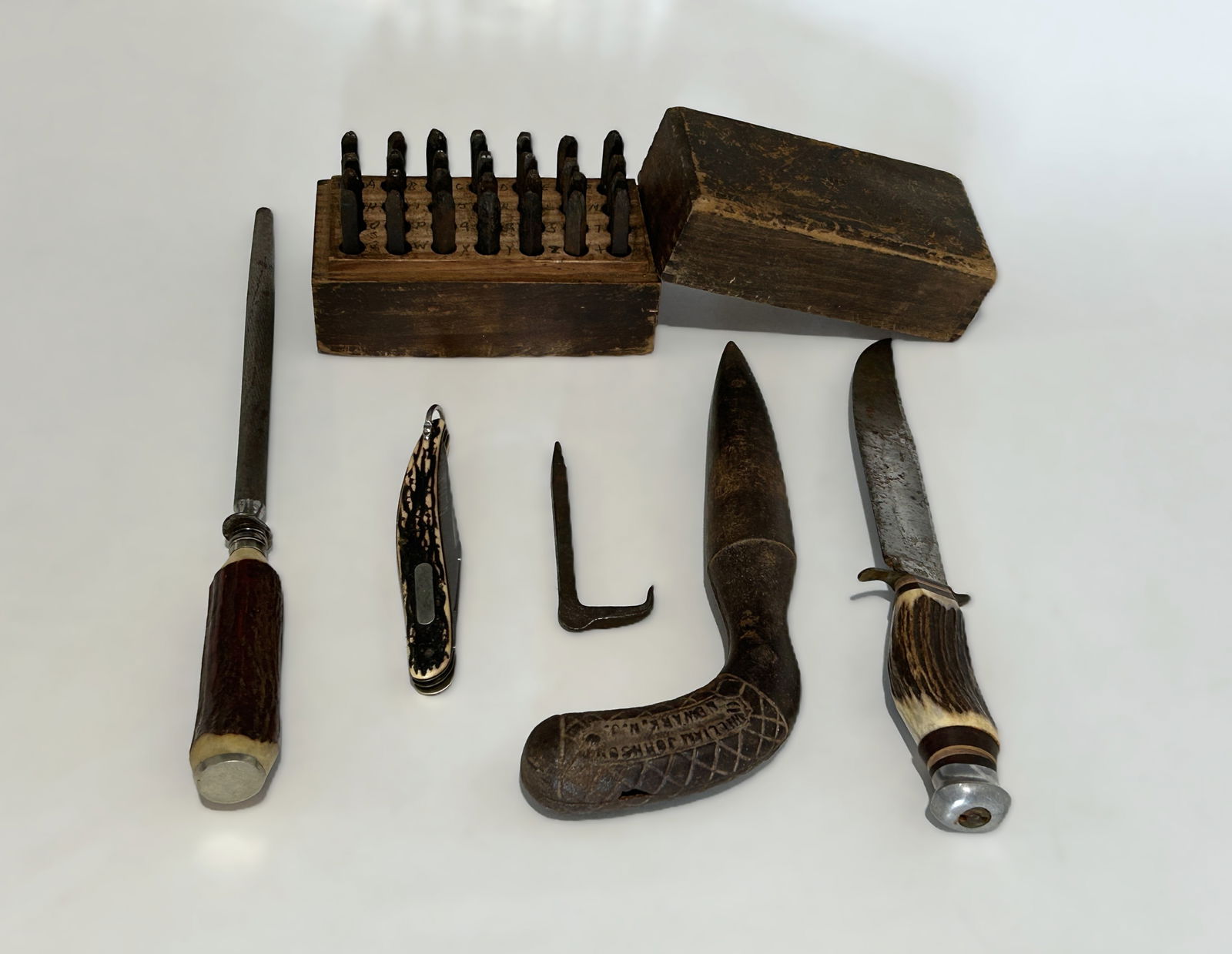 VINTAGE STEEL ALPHABET PUNCH SET PLUS OUTDOORSMAN TOOLS (1 of 4)