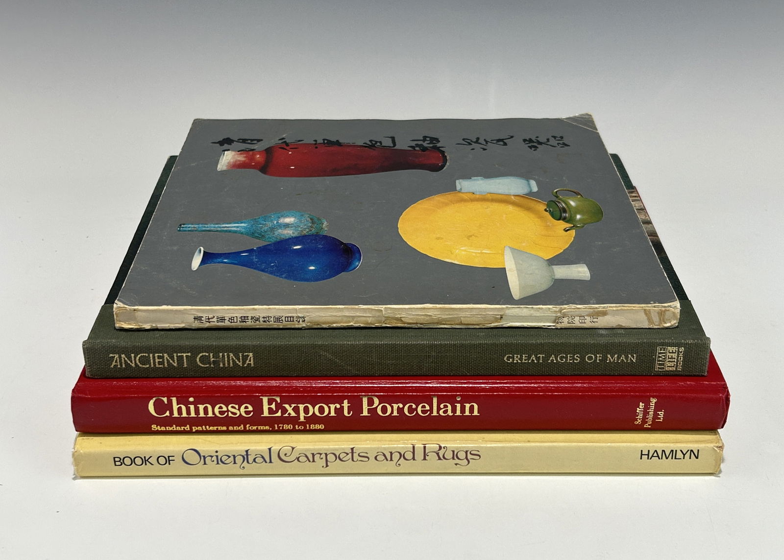 VINTAGE REFERENCE BOOKS ON CHINESE ANTIQUE PORCELAINS AND WORKS OF ART (1 of 14)
