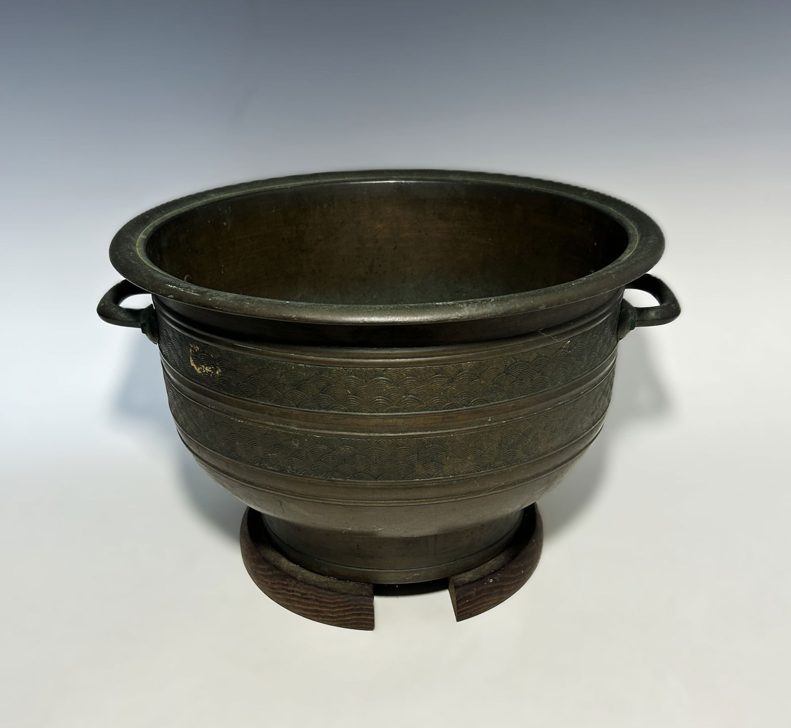 VINTAGE JAPANESE PATINATED BRONZE HIBACHI ON FITTED WOOD BASE (1 of 7)