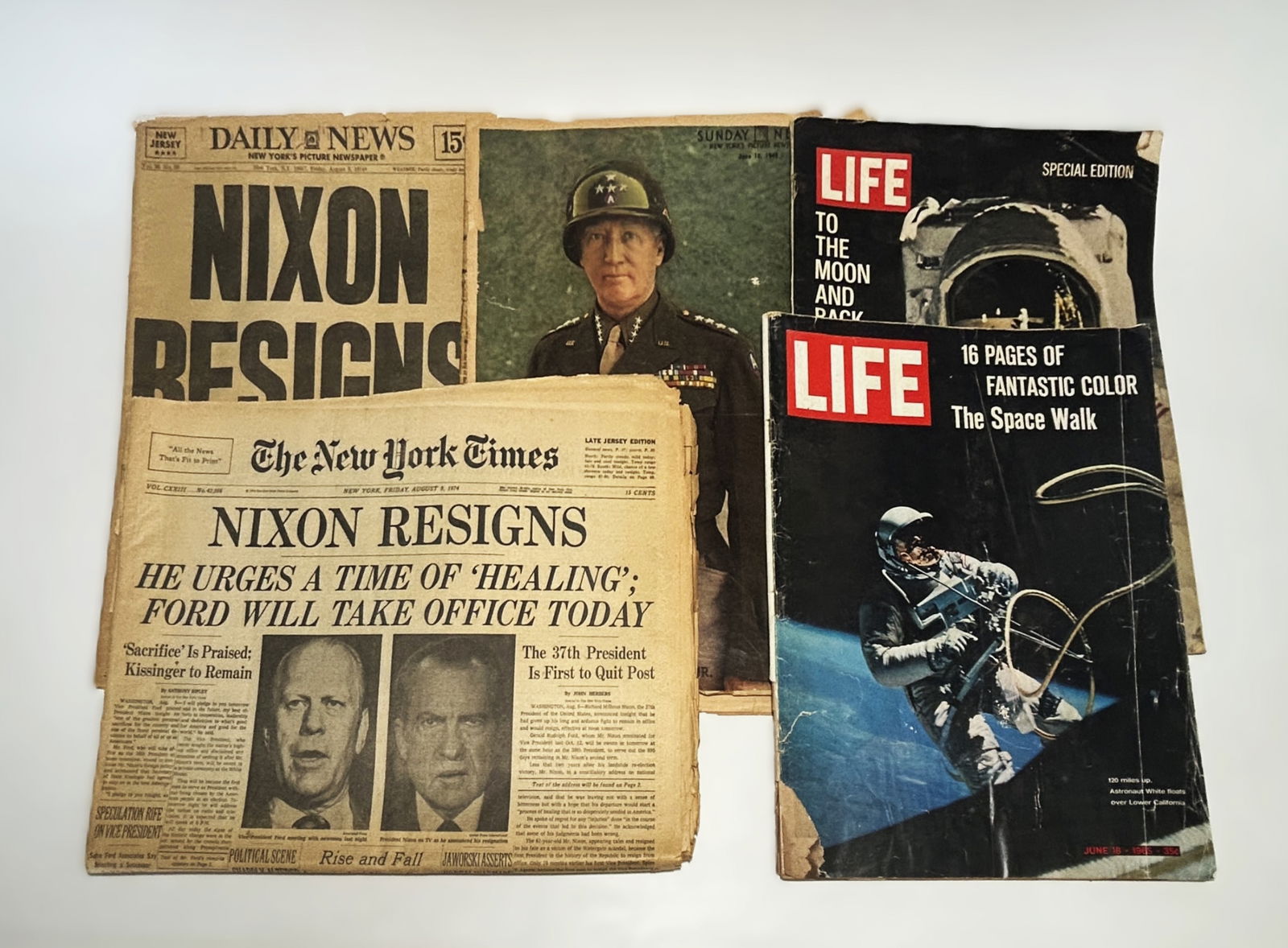 VINTAGE “NIXON RESIGNS?? NEWSPAPERS AND LIFE MAGAZINES ON SPACE-EXPLORATION THEME: Including historic newspapers reporting the resignation of U.S. President Richard Nixon, among them The New York Times and the Daily News with prominent front-page headlines “NIXON RESIGNS.” A