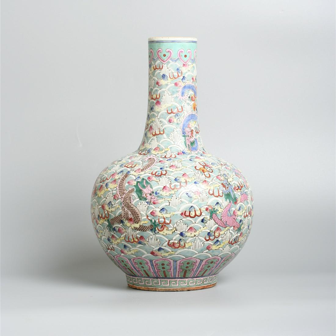 A Chinese porcelain bottle vase, Daoguang 19th C. (1 of 6)