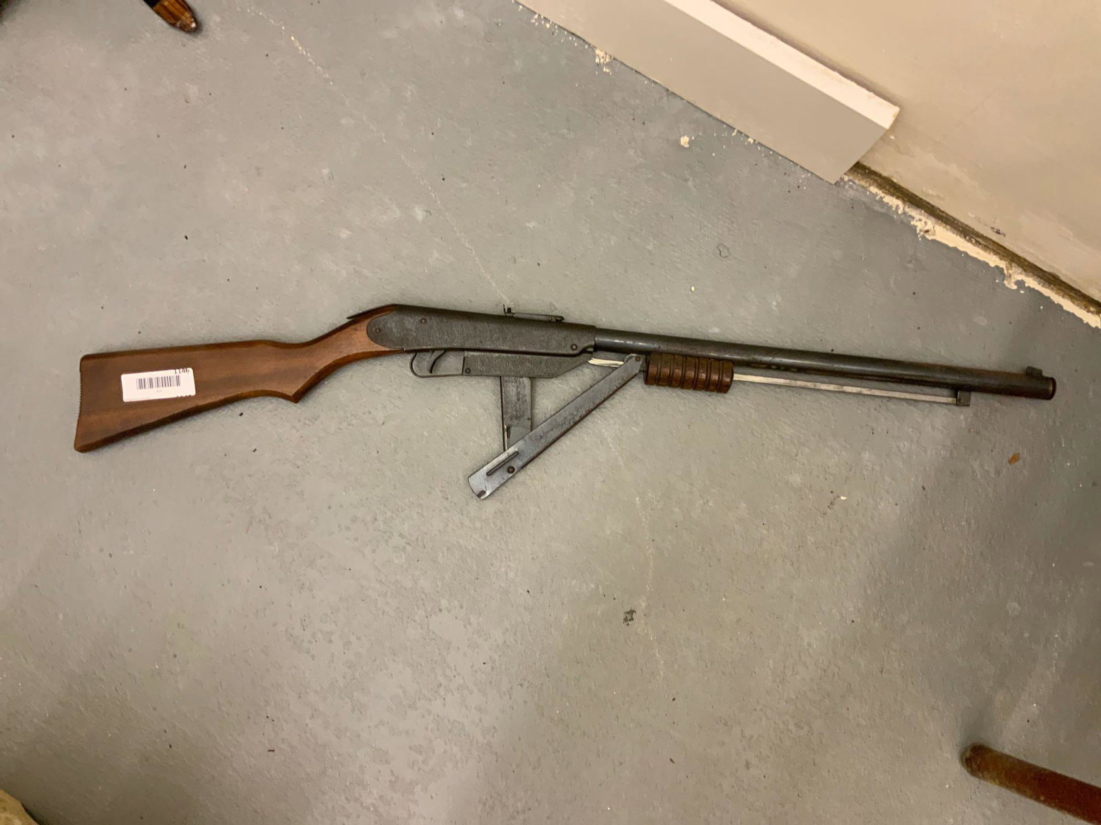 Daisy pump BB gun: Older model daisy pump BB gun everything works in good condition has some pitting and rust spots
