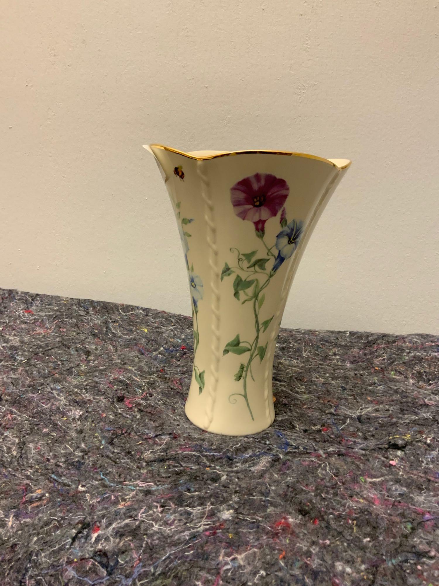 Lenox vase: Lenox vase morning side approximate size, 9”x 6”