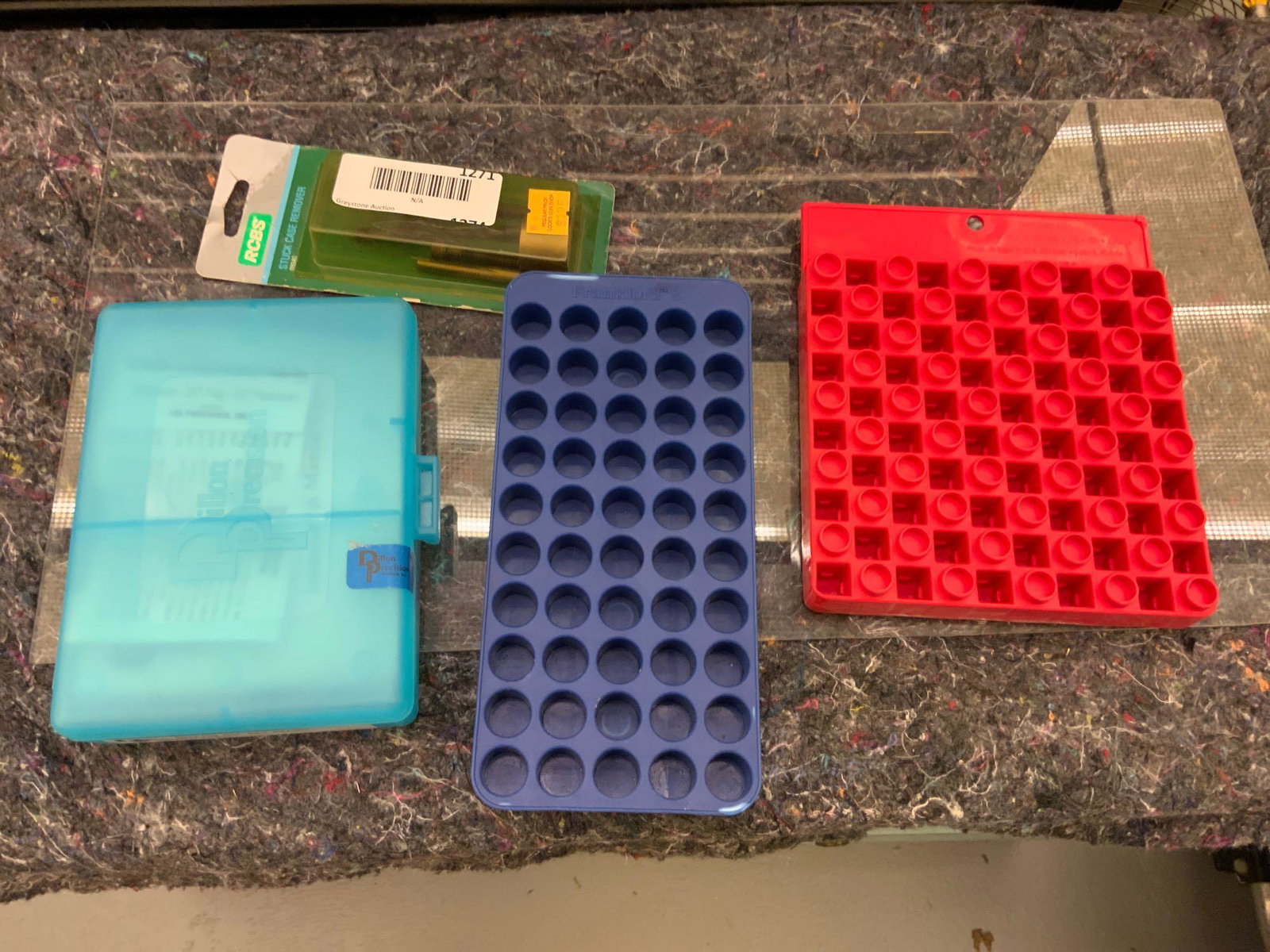 Miscellaneous gun die sets: Miscellaneous can die sets stuck case remover, but are CBS. Dylan die set 38, 357. #14400. Two bullet holders. Like new condition all in super great condition.