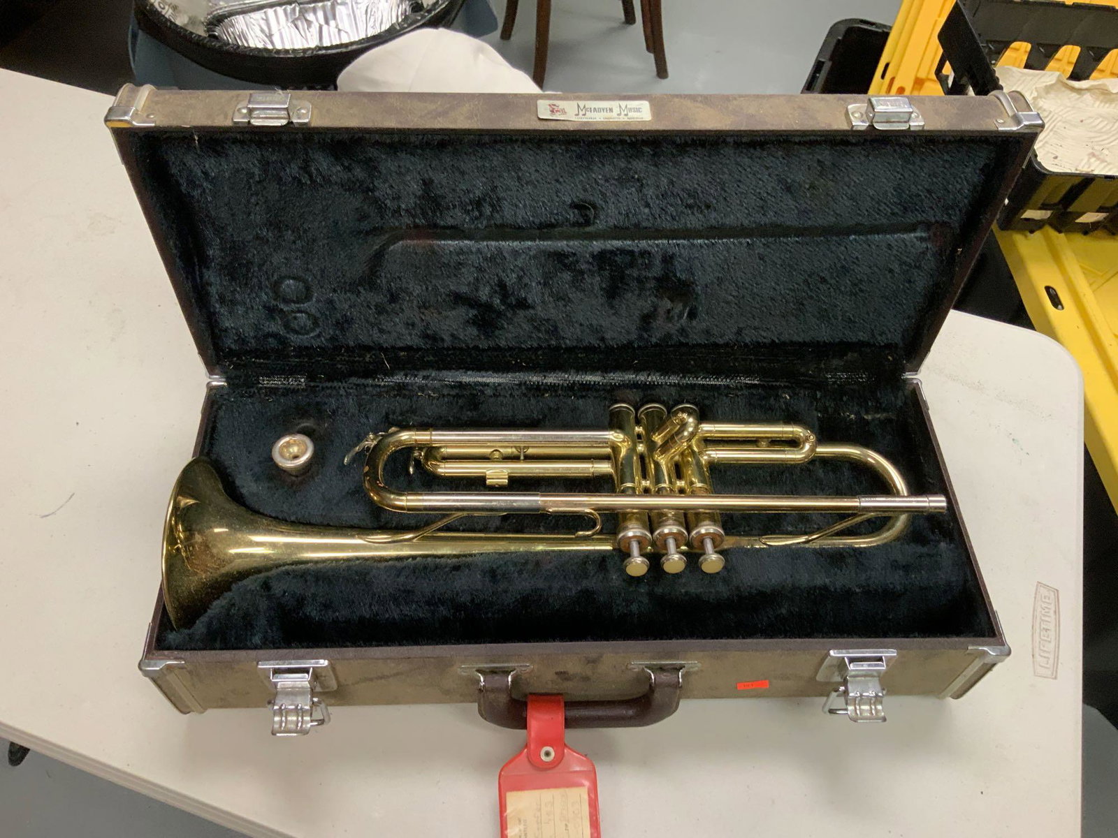 Trumpet: Trumpet with case.. Yamaha brand..