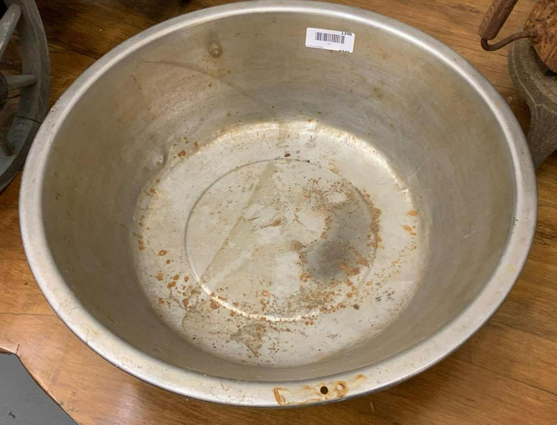 Stainless steel wash bin (1 of 2)