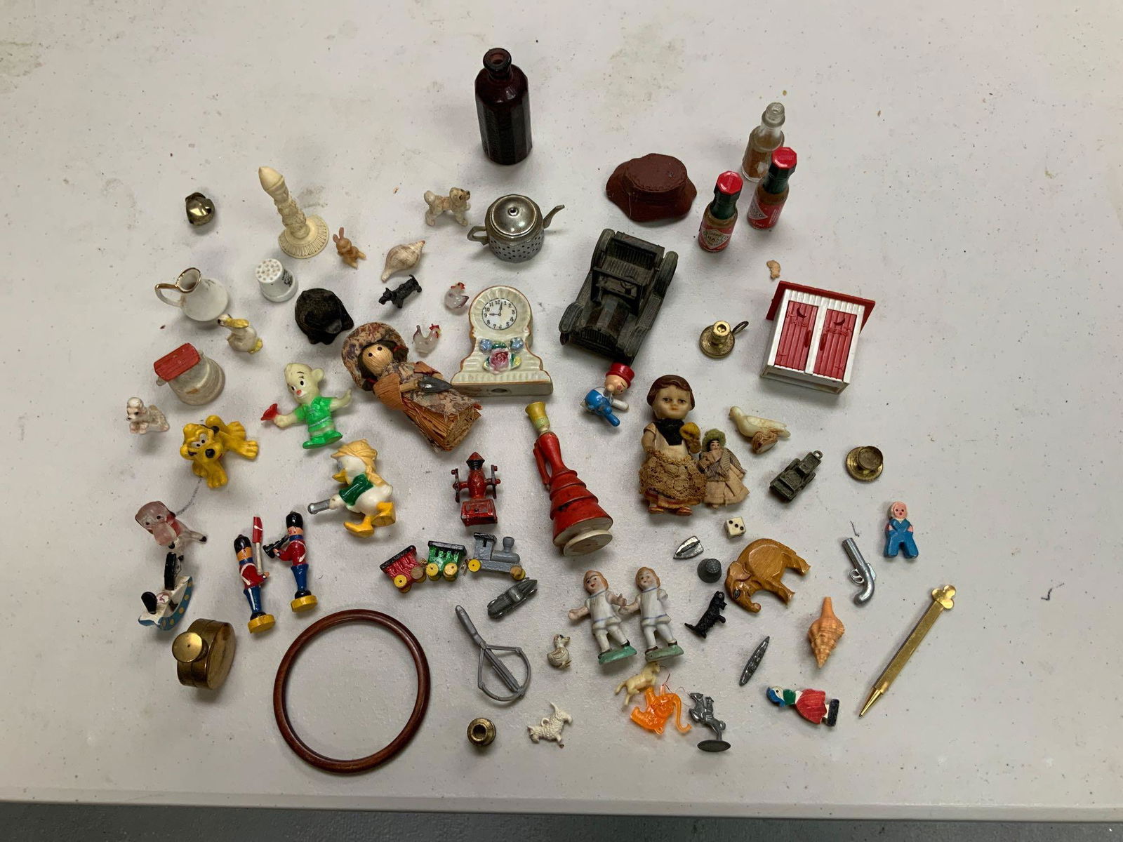 Vintage lot of small toys (1 of 3)