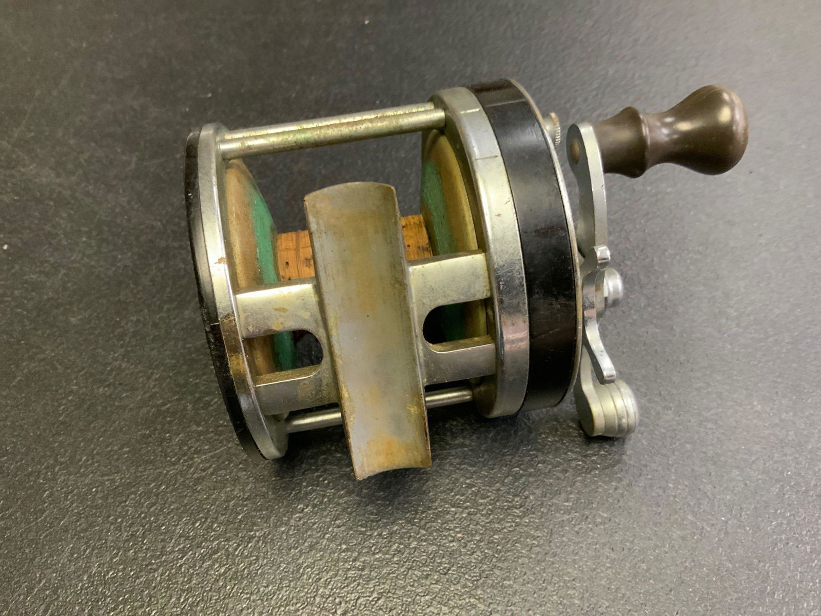 Pflueger capitol fishing reel (1 of 4)