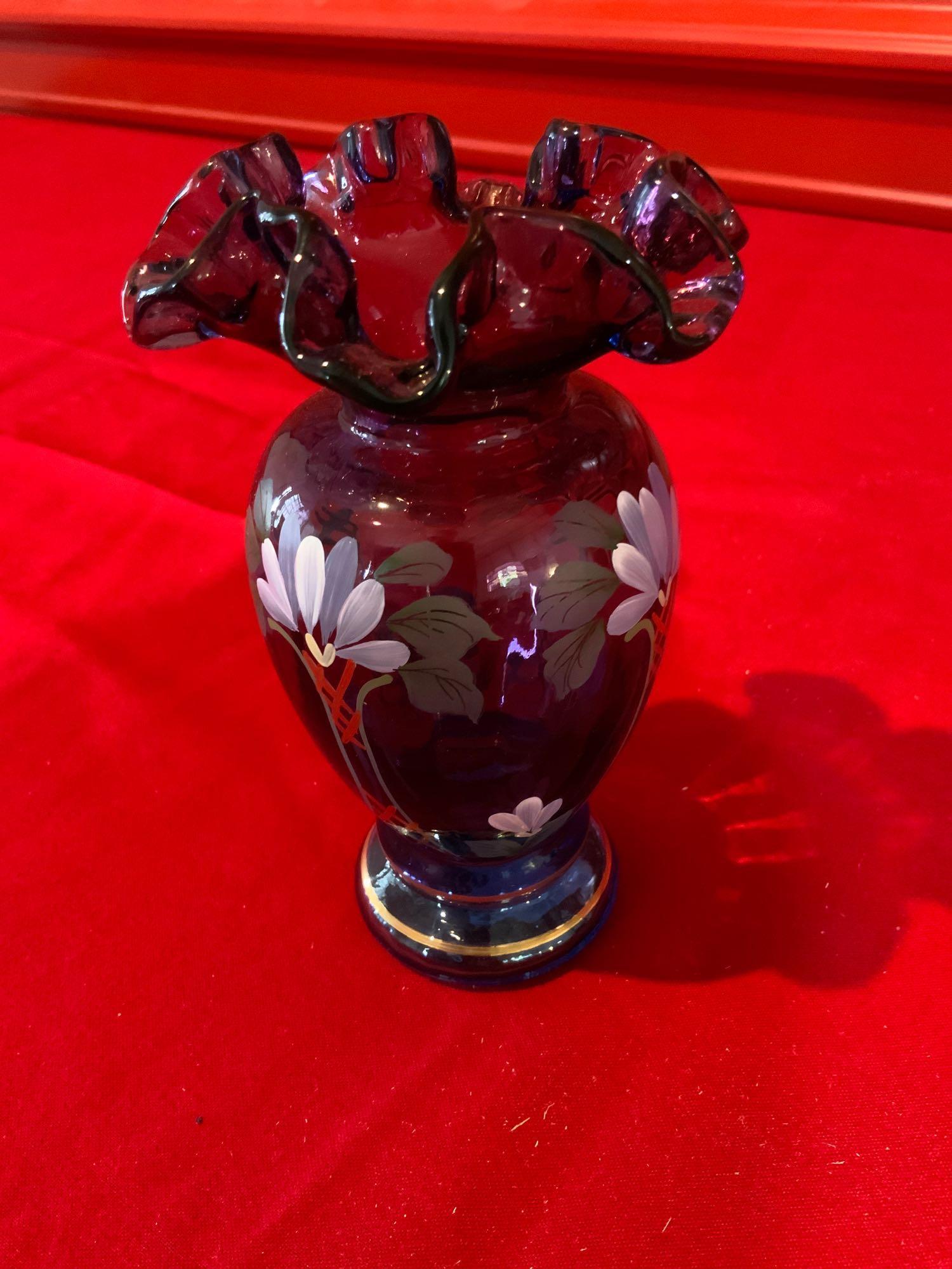 Fenton, mulberry 6 inch vase (1 of 5)