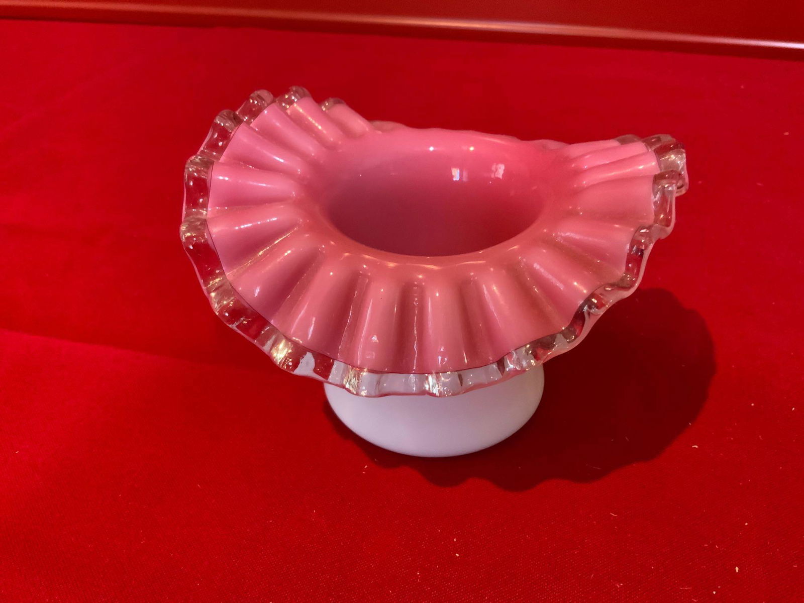 Fenton, peach crest ruffled edge top hat vase (1 of 4)