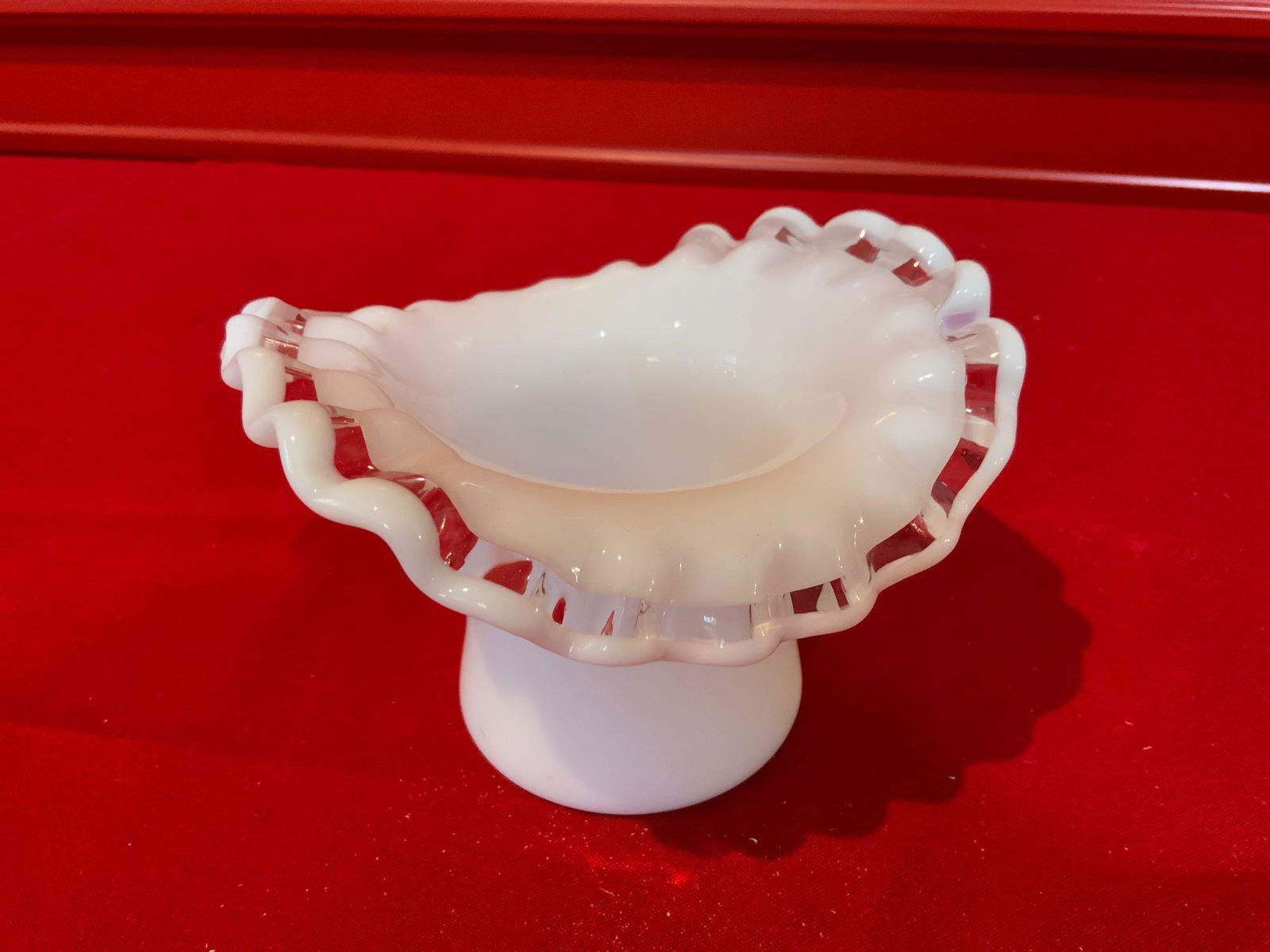 Fenton, double crested TOP HAT vase (1 of 4)