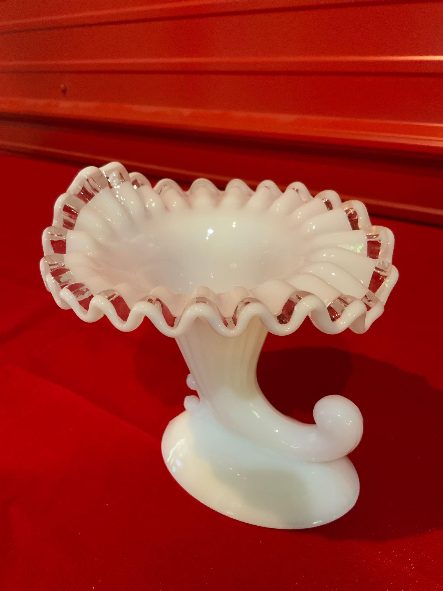 Fenton, double crest cornucopia (1 of 4)