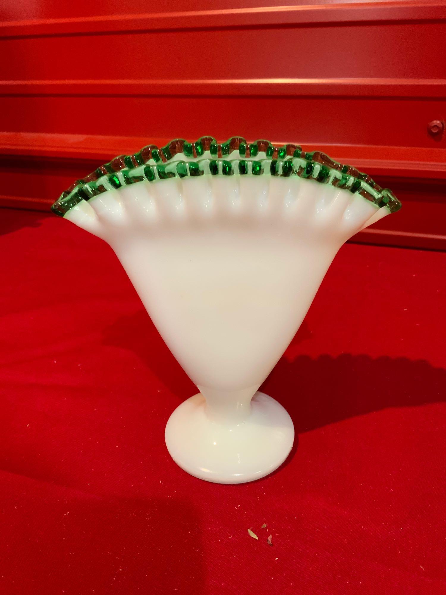 Fenton, Emerald crest footed thin vase (1 of 3)