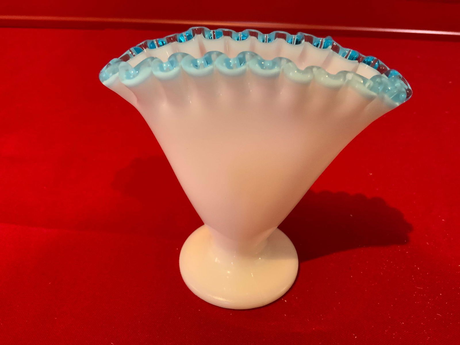 Fenton, small Aqua crest Ruffled fan vase (1 of 5)