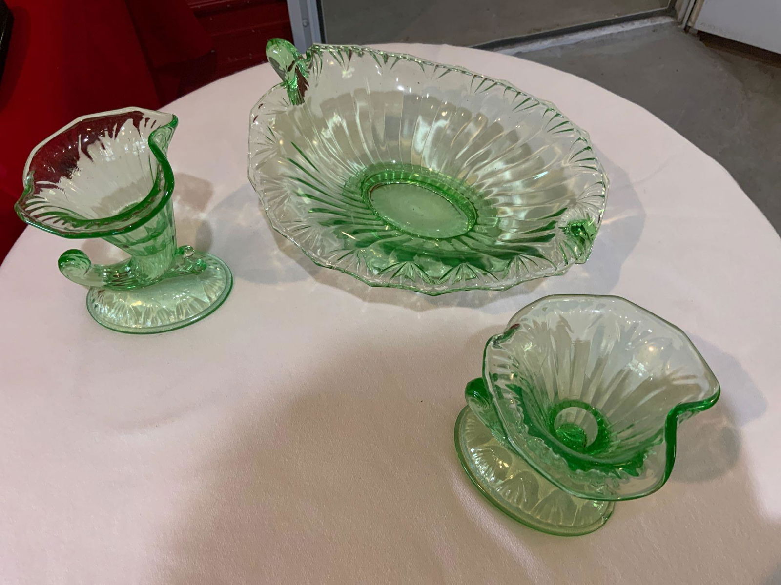 Fenton, green glass Council set green Cornucopia candle (1 of 5)