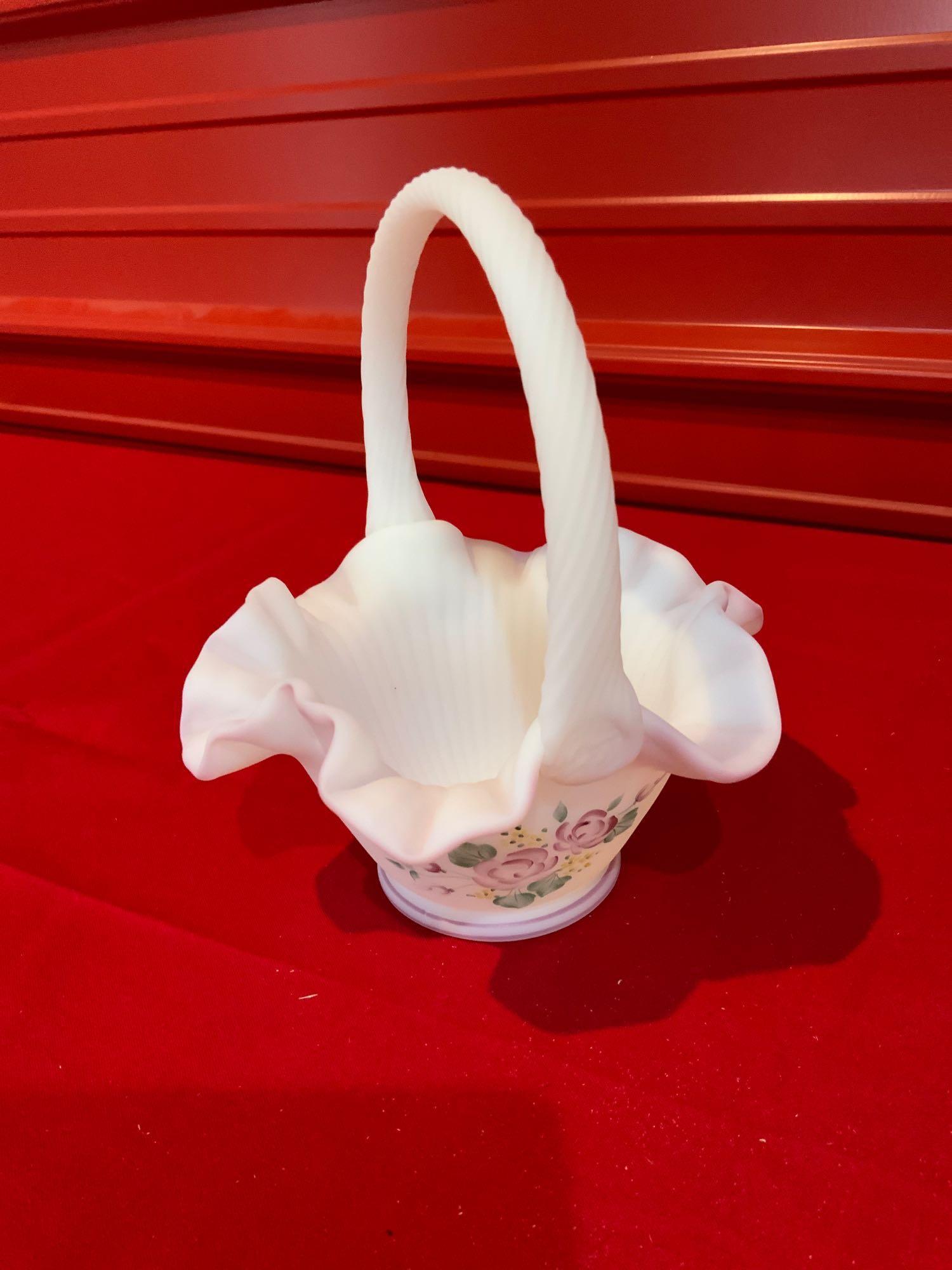 Fenton, white satin, Glass basket Ruffled edge (1 of 4)