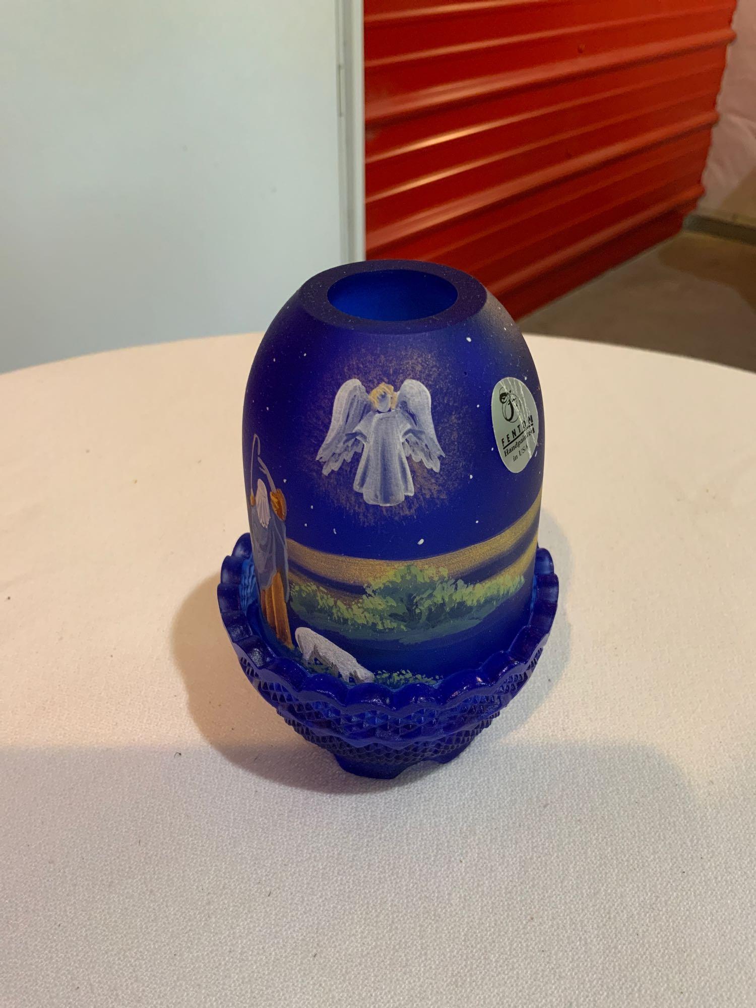 Fenton, Blue fairy lamp: Fenton, Blue fairy lamp, Jesus‘s birth number #738 of #2500 hand painted and signed by artist in great condition no chips or cracks