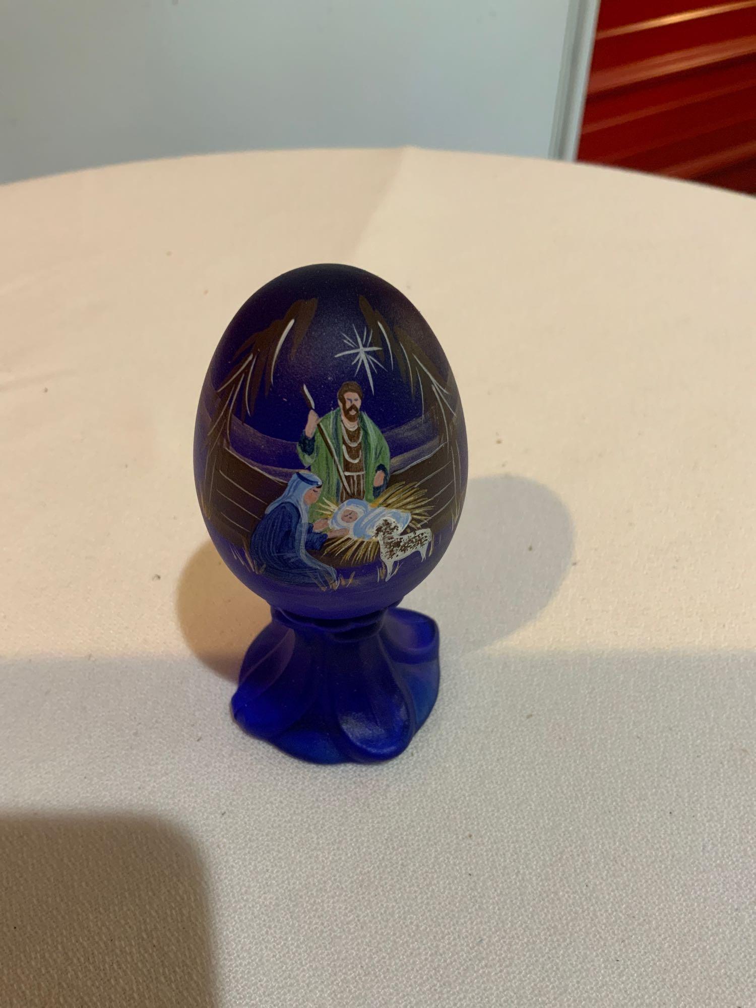 Fenton, Blue Handpainted egg Christ’s birth (1 of 4)