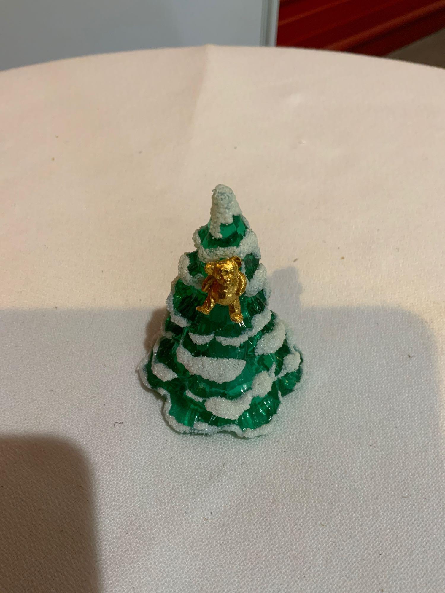 Fenton, Green Christmas tree (1 of 3)