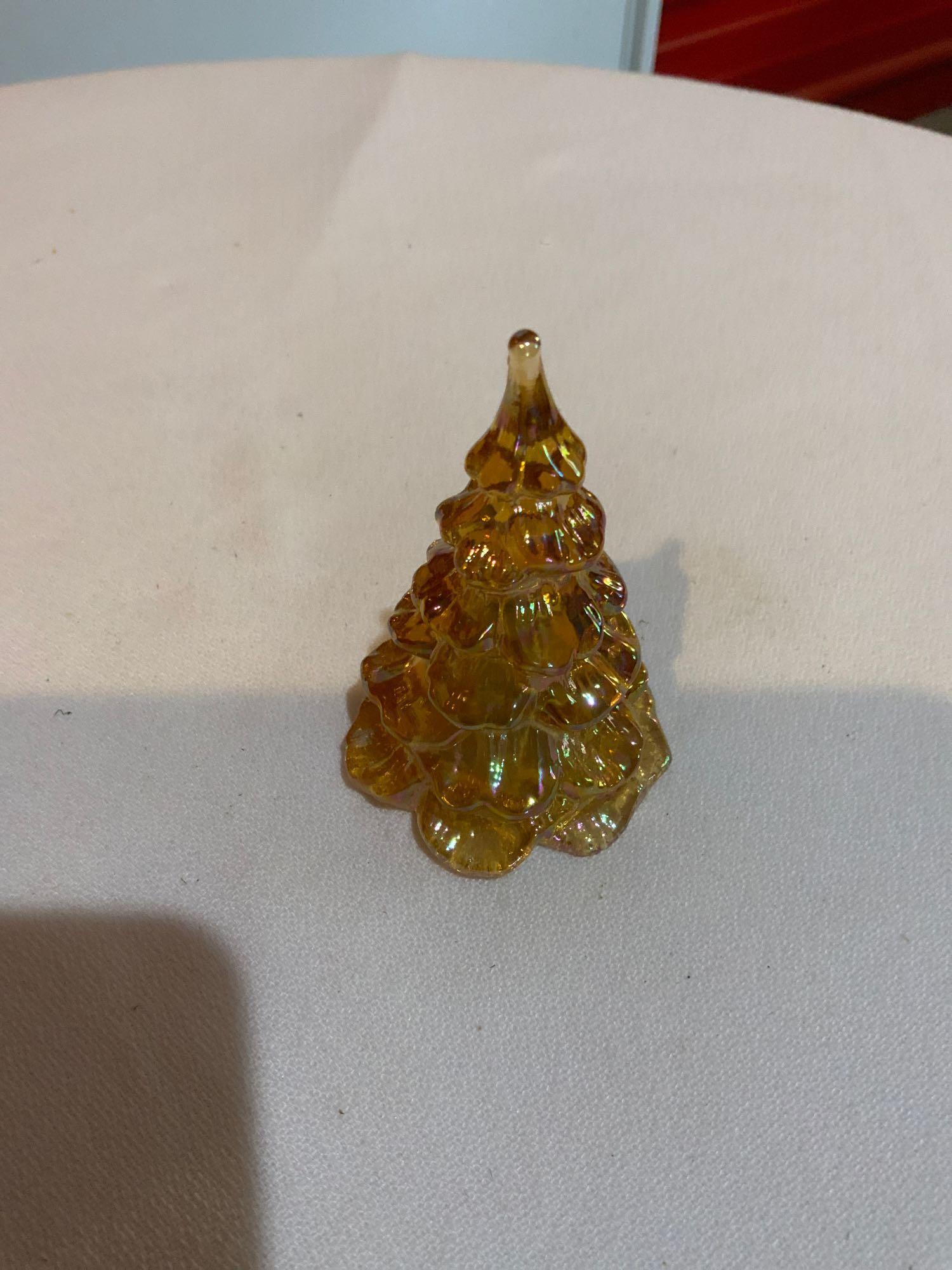 Fenton, iridescent Christmas tree (1 of 3)