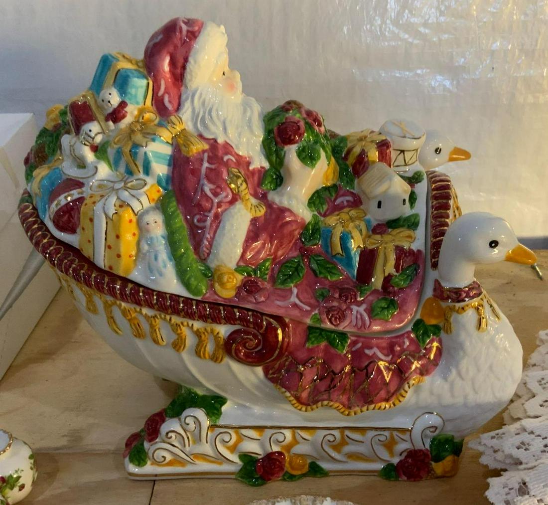 Royal Albert Christmas terrine (1 of 4)