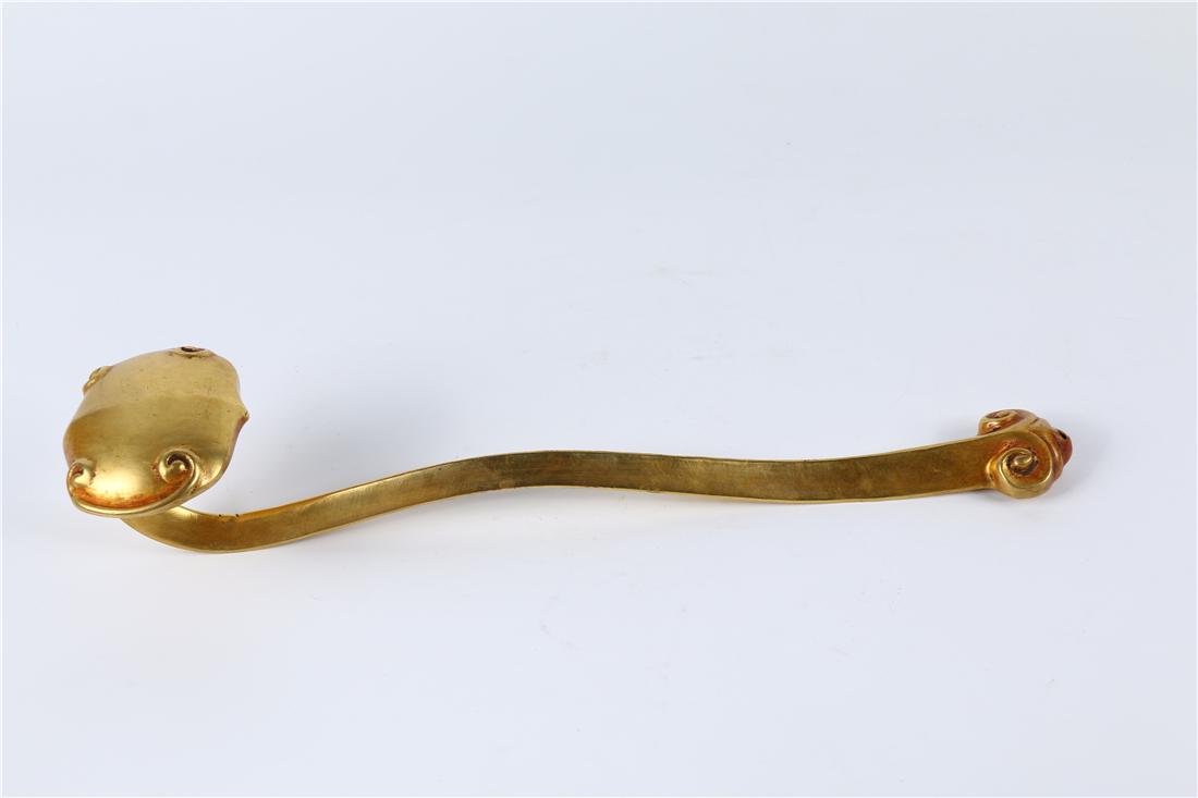 A GOLD GILDING SCEPTER (RUYI): Qing Dyn.QianlongCopper.Gold Gilding scepter (Ruyi)