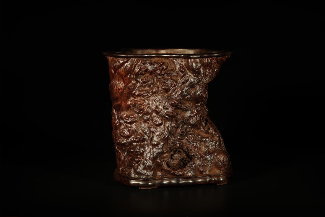 A BURL FREE SHAPED BRUSH VASE, QING DYNASTY (1 of 6)