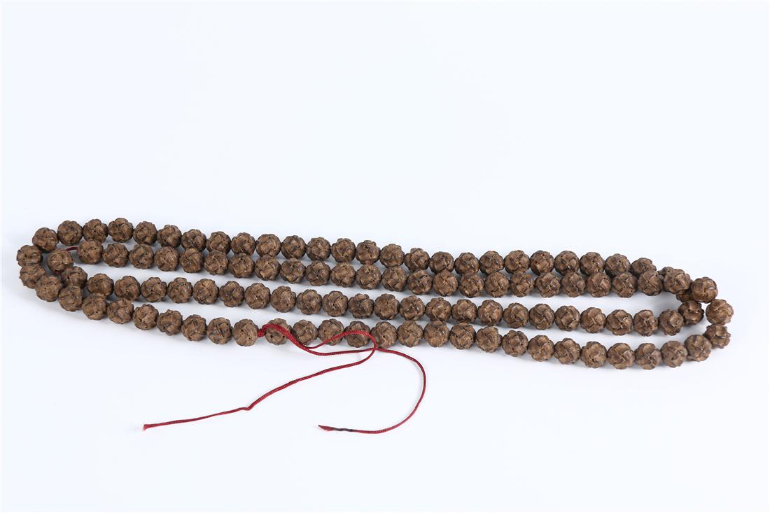 A STRING OF PRISMATIC AGARWOOD BUDDHA BEADS (1 of 9)