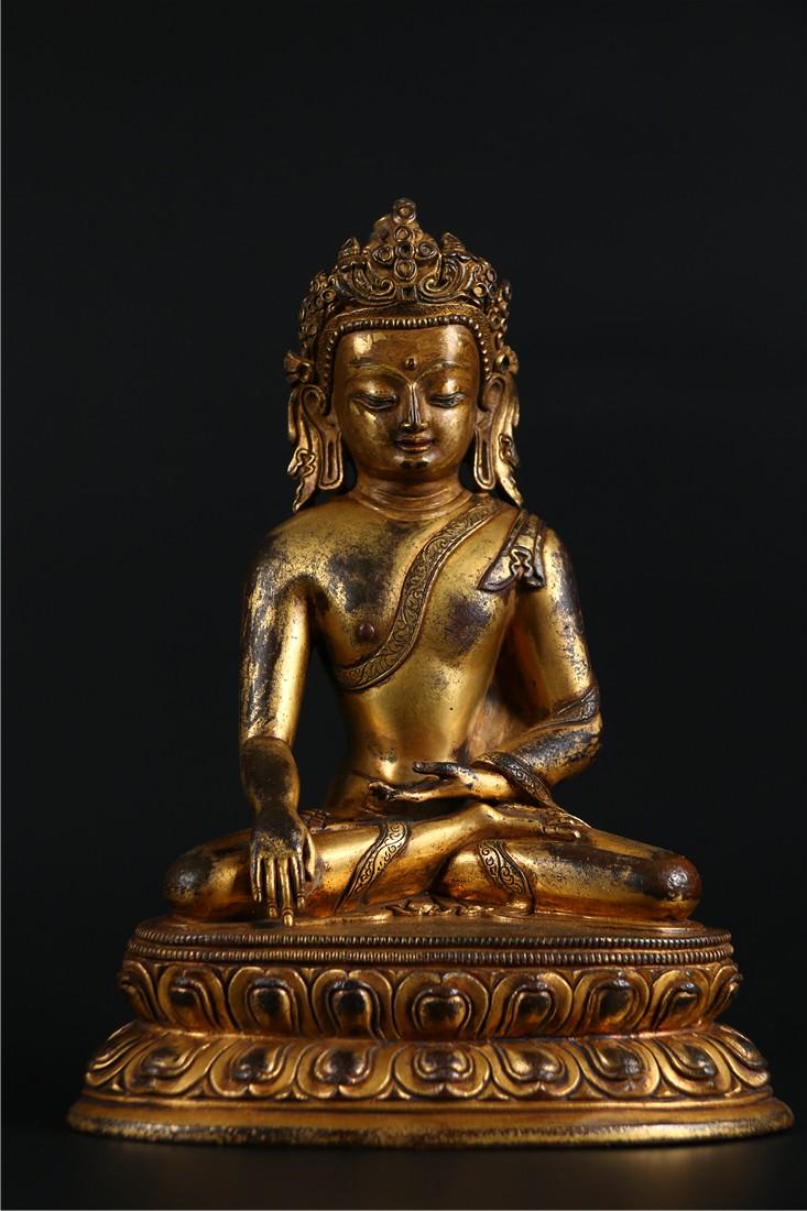 A GILT BRONZE LHASA ANGLE BUDDHA STATUE (1 of 10)