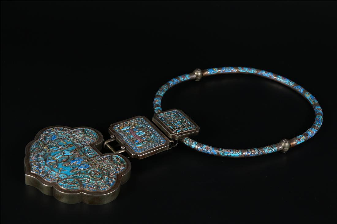 A SILVER BLUING BOY'S LOCK PENDANT (1 of 9)