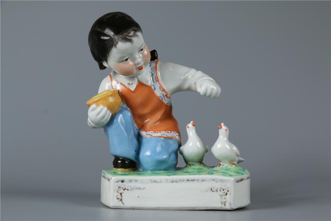 A GIRL AND PEACE PIGEONS SCULPTURE (1 of 9)