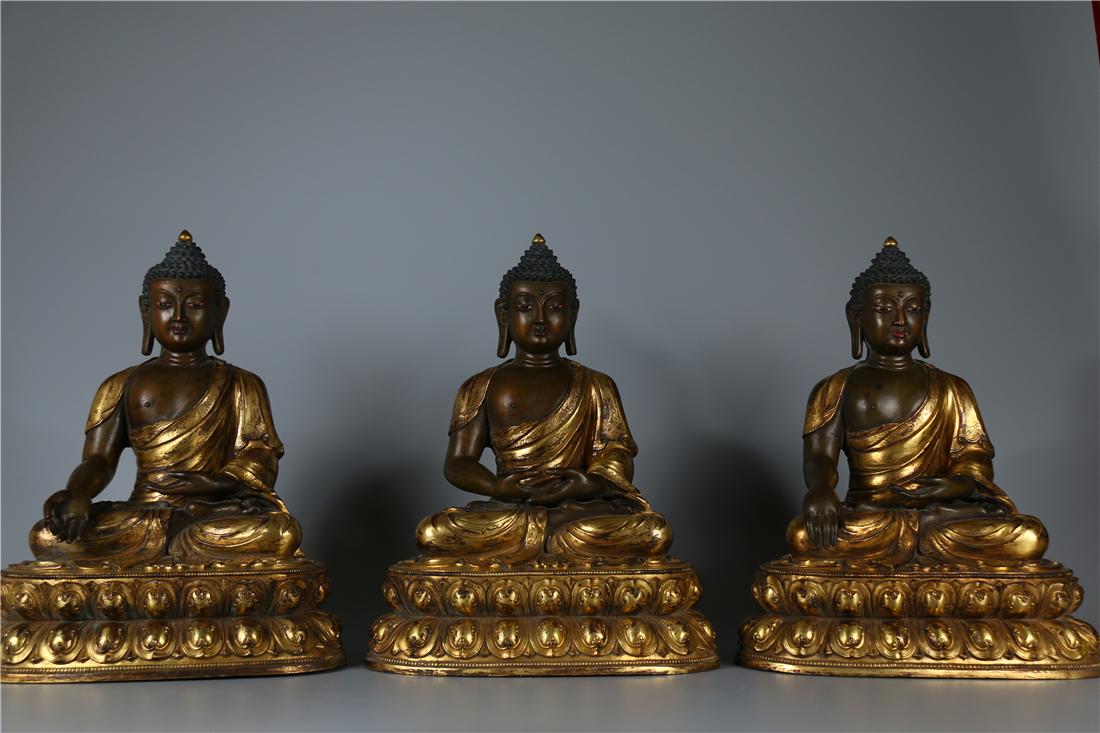 A GILT BRONZE SAKYAMUNI BUDDHA STATUE (1 of 10)