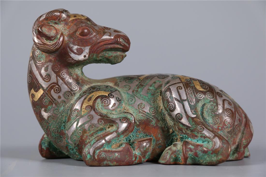 A BRONZE LYING SHEEP ORNAMENT (1 of 9)