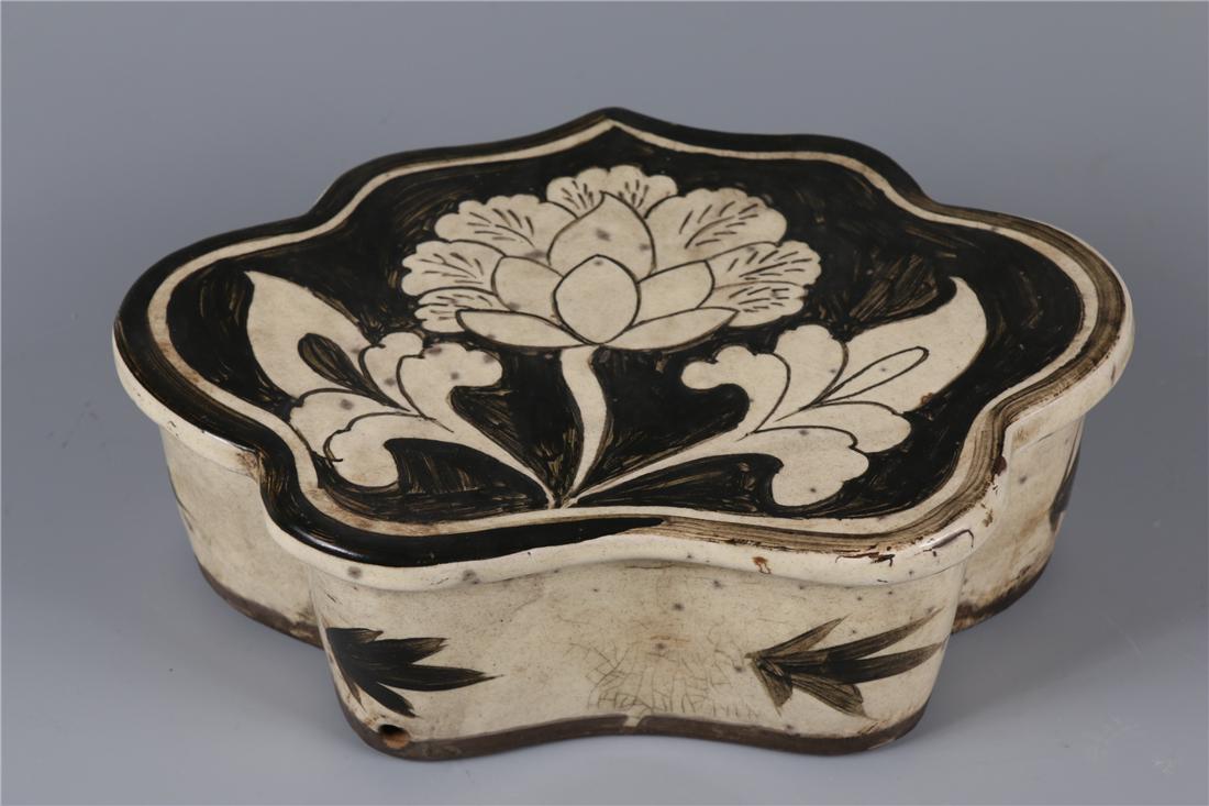 A PORCELAIN PILLOW: Porcelain Pillow, Cizhou Kiln, Song Dyn.