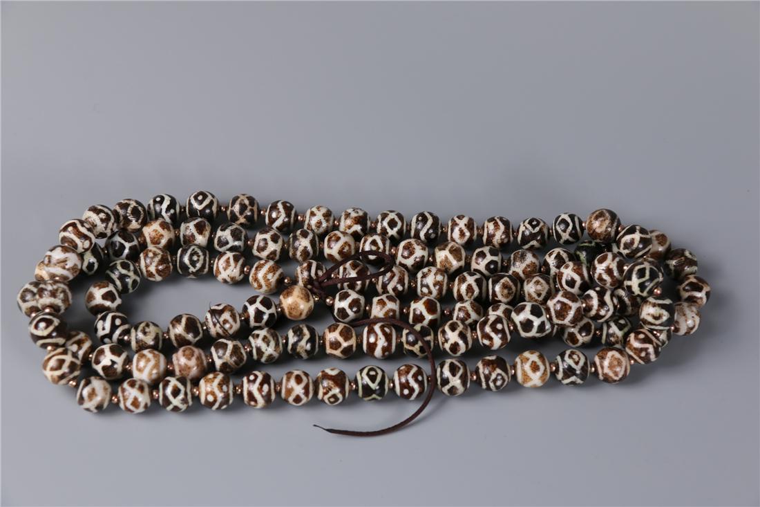 A STRING OF ROUND AGATE BUDDHA BEADS, QING DYN. (1 of 5)