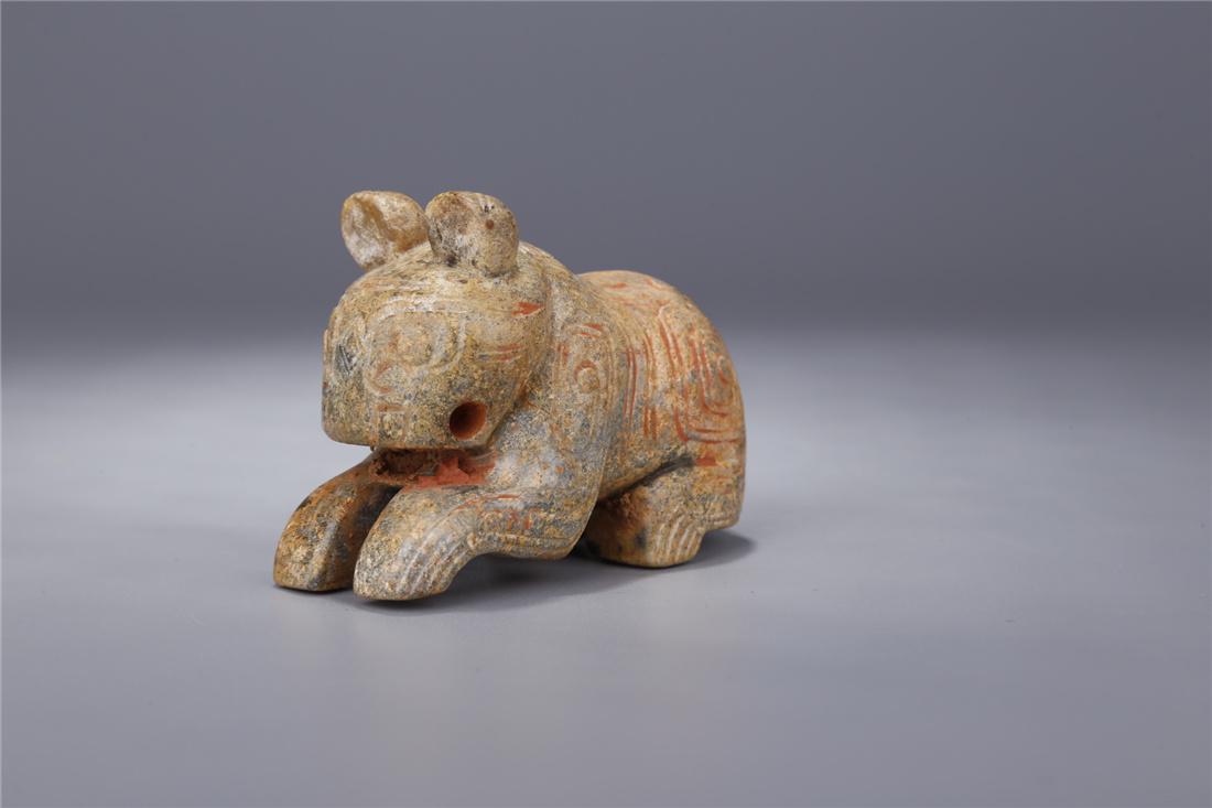 A ANTIQUE JADE BEAR SCULPTURE ORNAMENT (1 of 8)