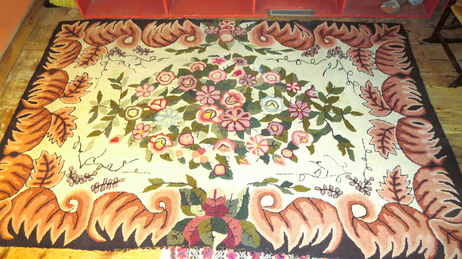 Small room size rug, floral pattern (1 of 5)