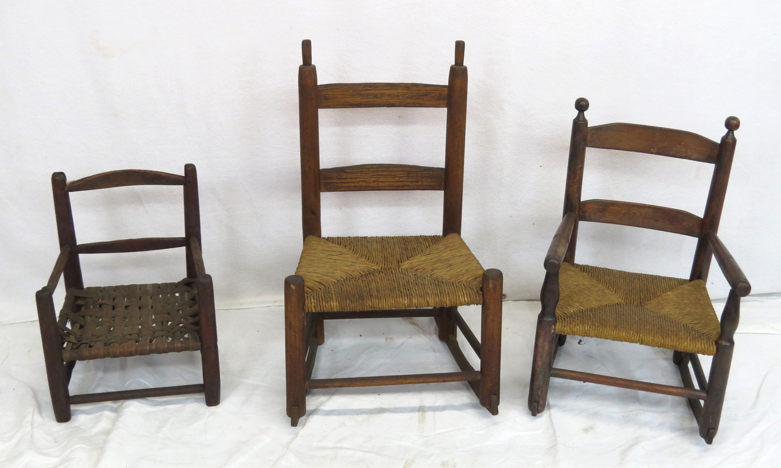 Lot of 3 ladder-back child’s chairs (1 of 5)