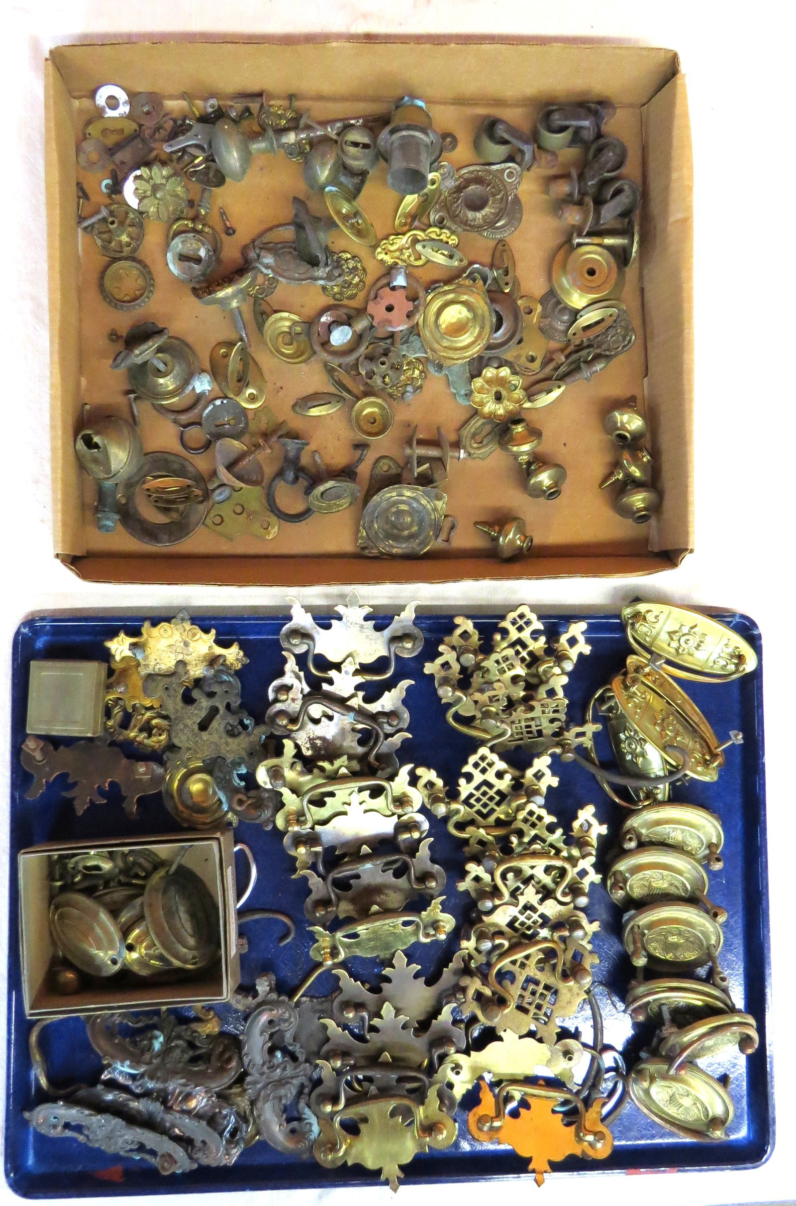 Lot of brass hardware (1 of 6)