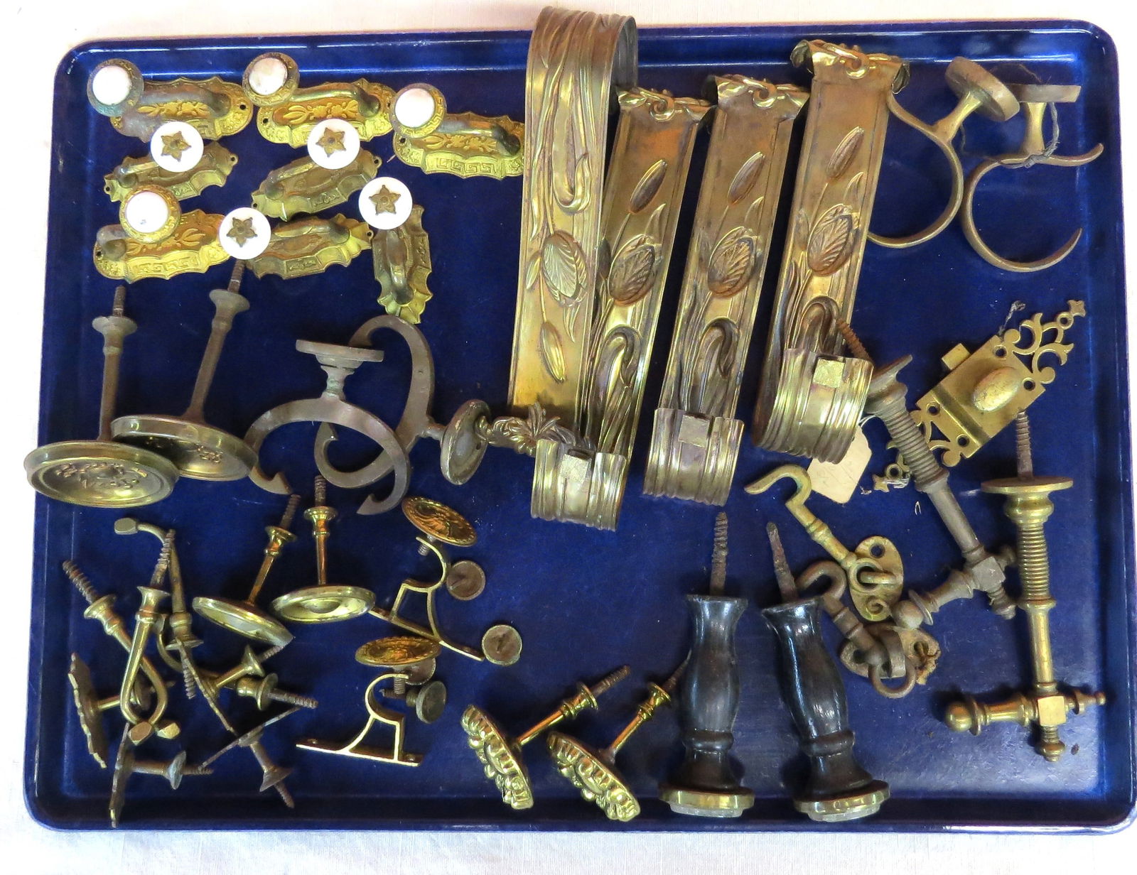 Lot of brass hardware (1 of 4)