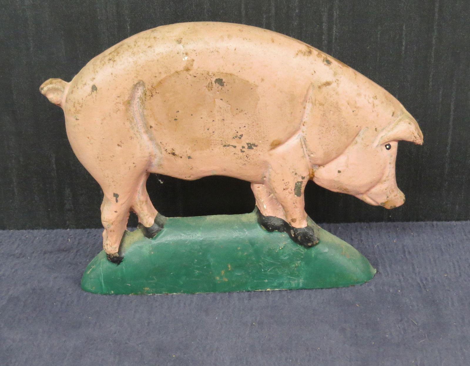 Cast iron pig door stop (1 of 3)