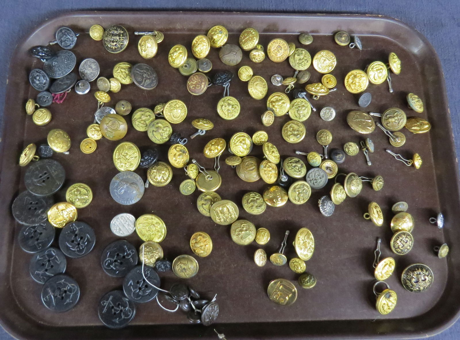 Tray lot military eagle or anchor buttons (1 of 6)