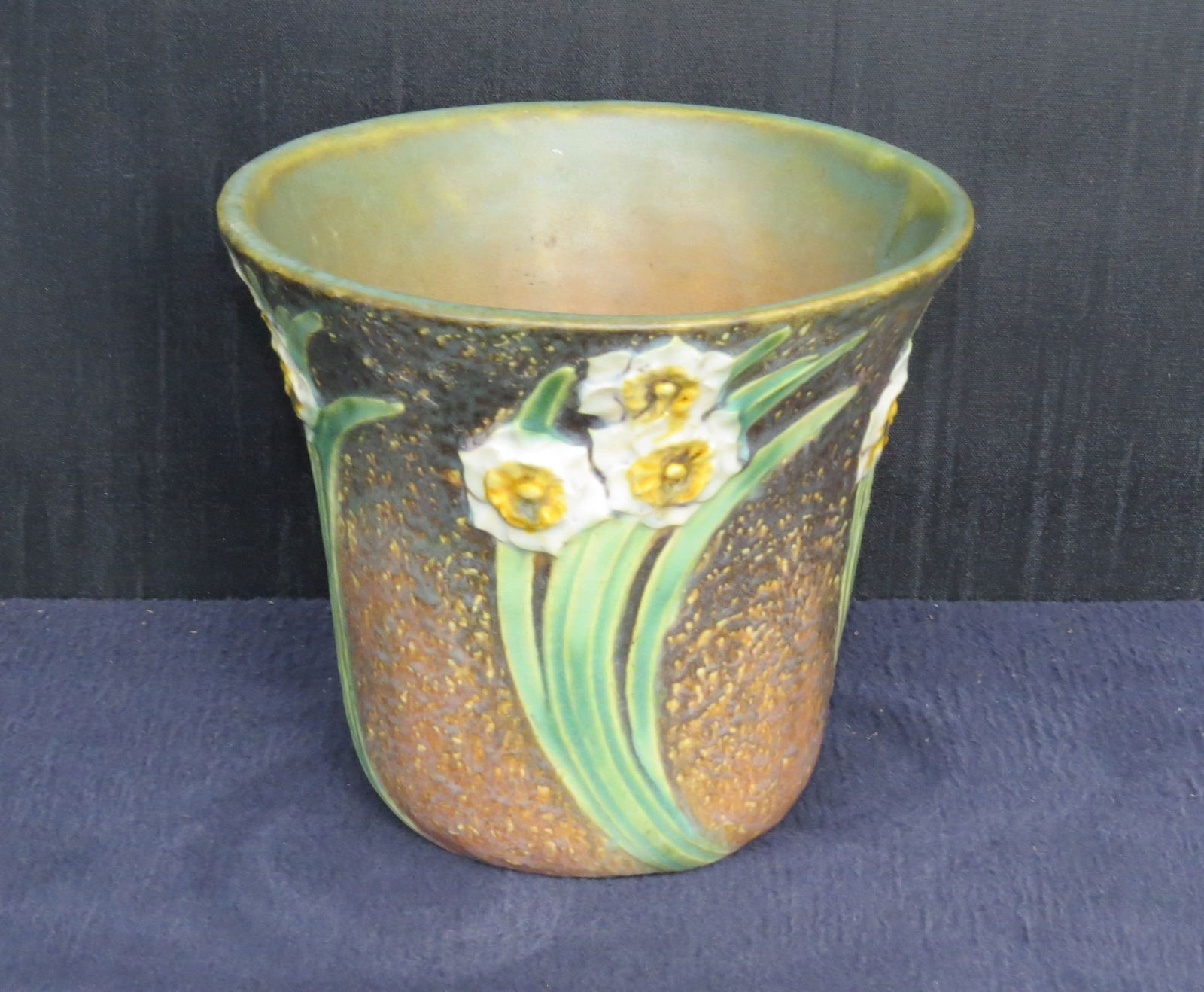 Roseville Pottery vase: Roseville Pottery vase with frog in the Jonquil Pattern, 5 ½” h. x 6 ½” d., no mark, very good condition