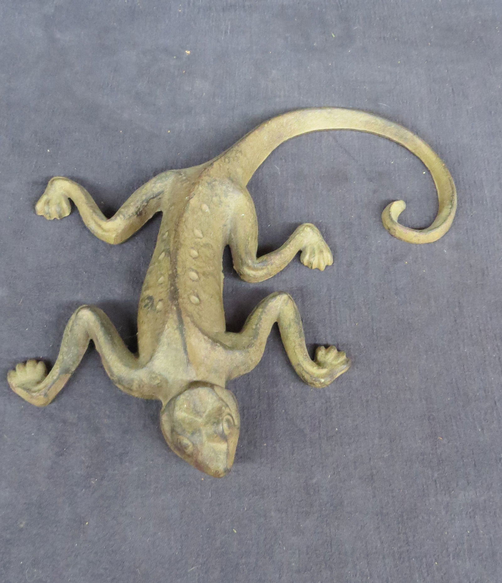 Cast iron lizard door stop (1 of 4)