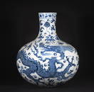 A blue and white 'dragon' globular vase