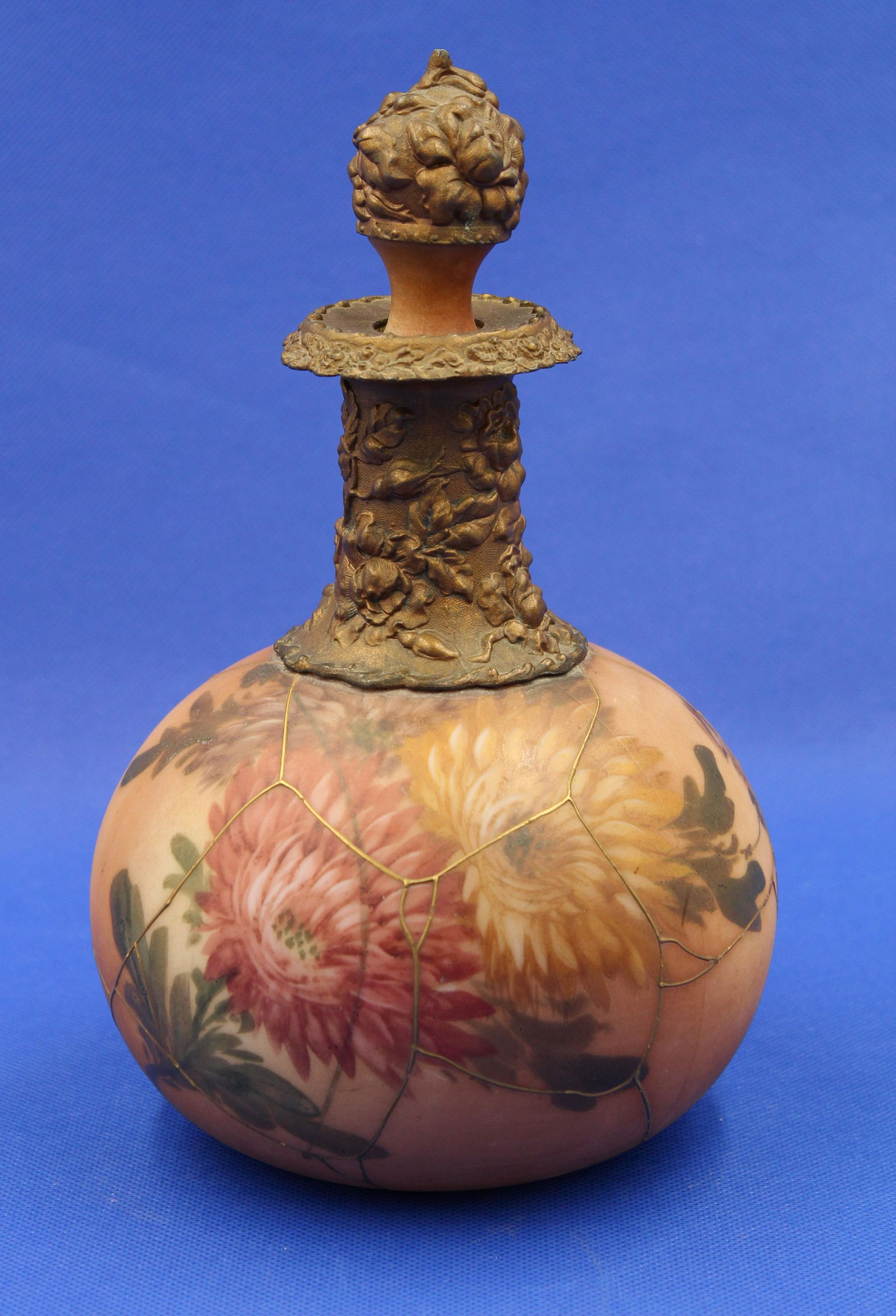 Pairpoint Large Flemish decor Decanter toilet Water (1 of 3)