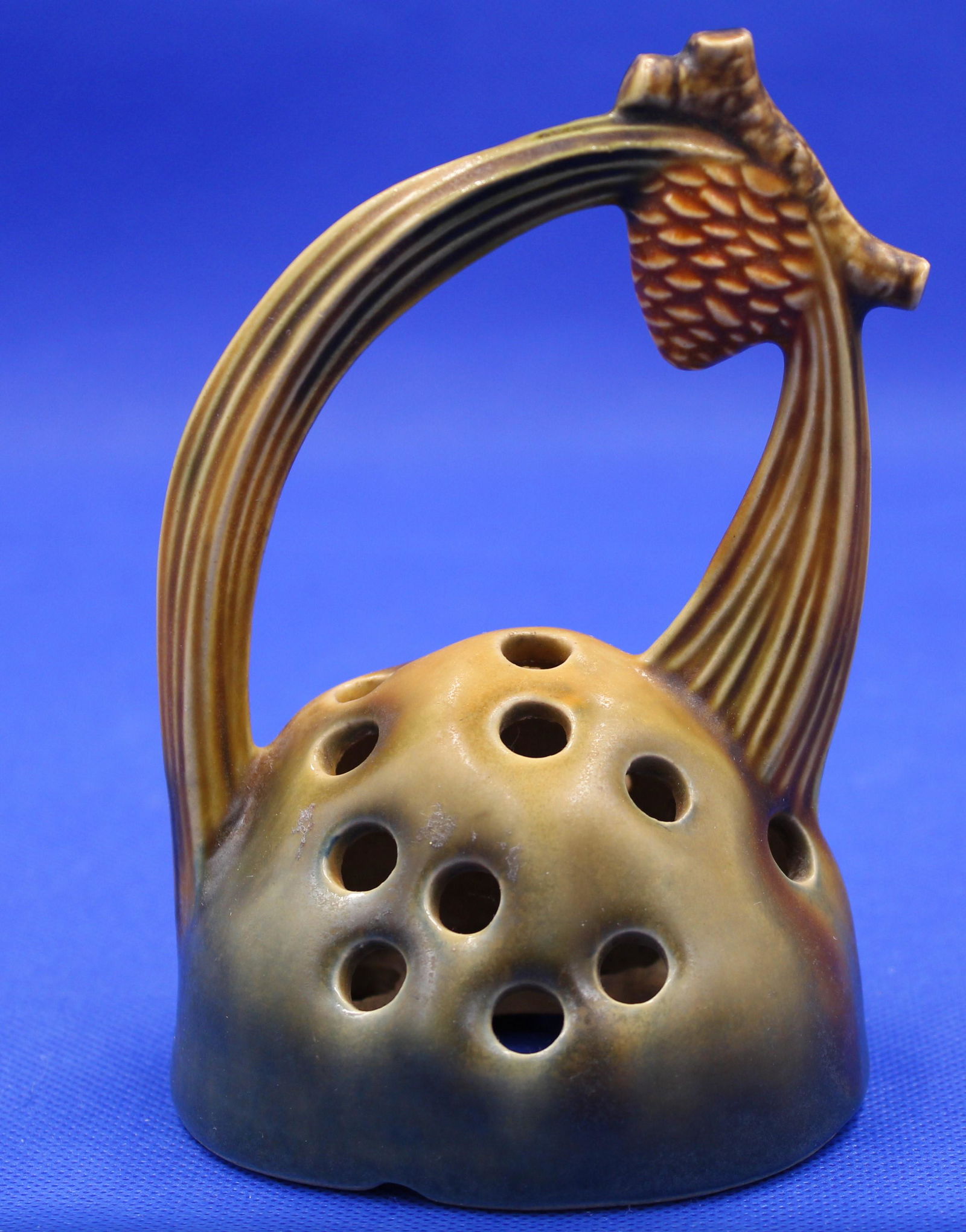 Roseville Pottery Pinecone Flower frog (1 of 3)